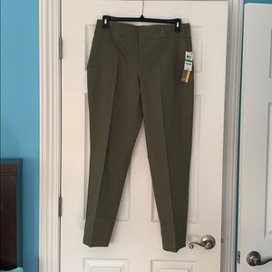 Green pants slim leg